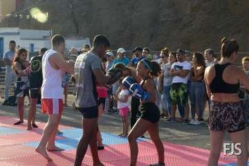 Exhibición del Club Kick Boxing en el muelle de Melenara (Foto Francisco Javier Santana)